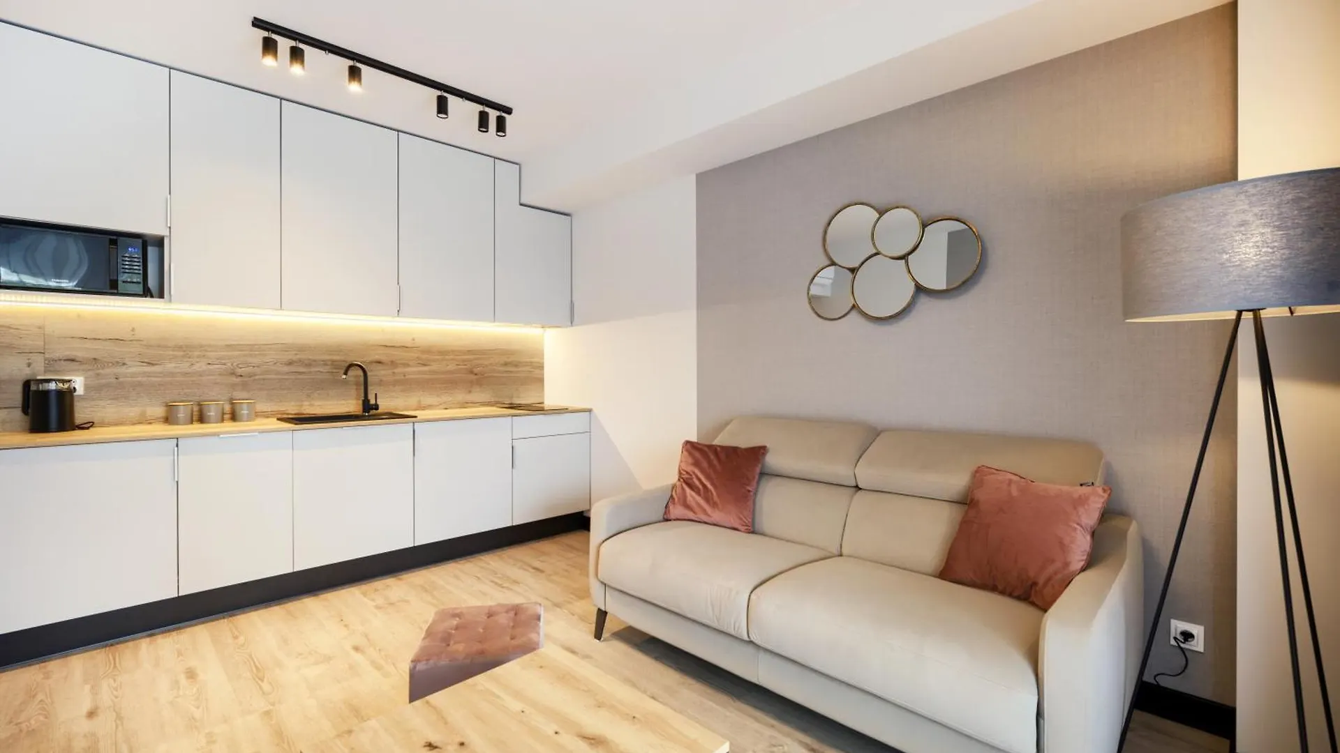 Aboutartapartments - Otynska 4 Wrocław Lägenhet